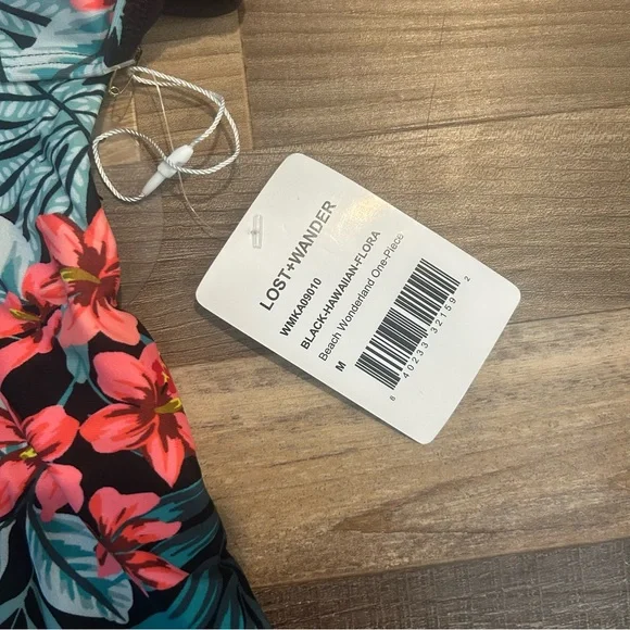 Lost + Wander Beach Wonderland One Piece 🌺 - Picture 5 of 12